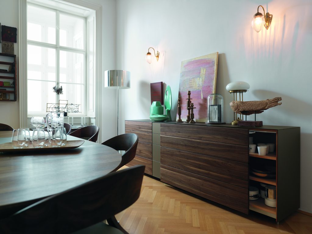 How To Create A Modern Vintage Dining Area